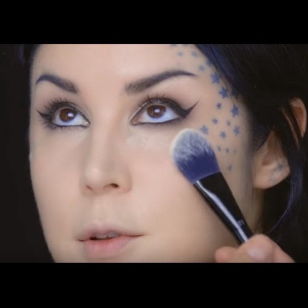 Kat Von D Setting Powder with Black Lid